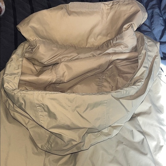 The North Face Women's Khaki Utility Shell Jacket - Picture 9 of 9